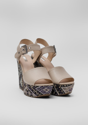 Босоножки GUESS