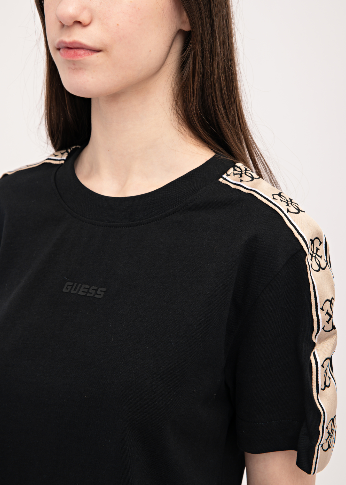 Футболка GUESS