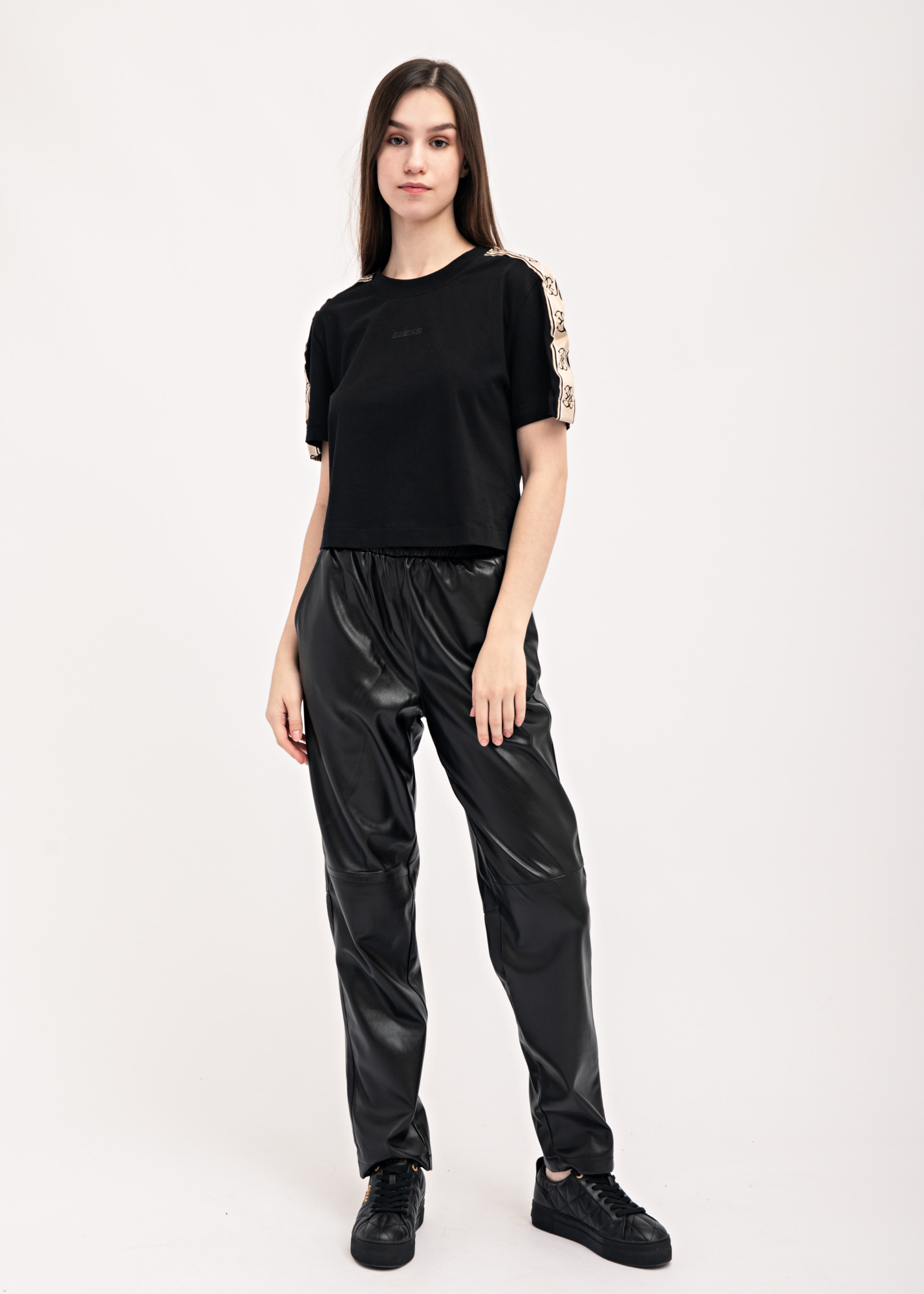 Футболка GUESS