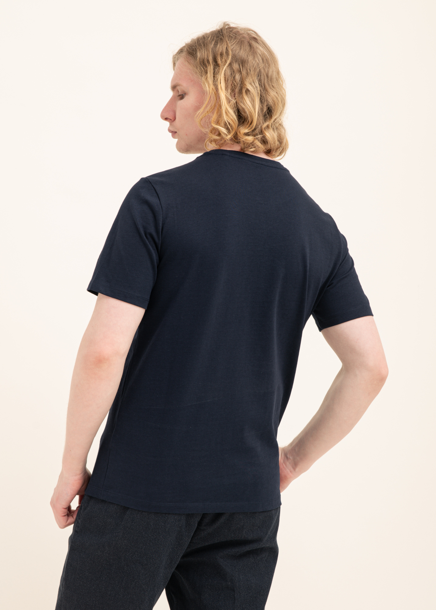 Футболка GUESS