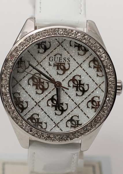 кепки, шапки, перчатки, платки,ремни GUESS