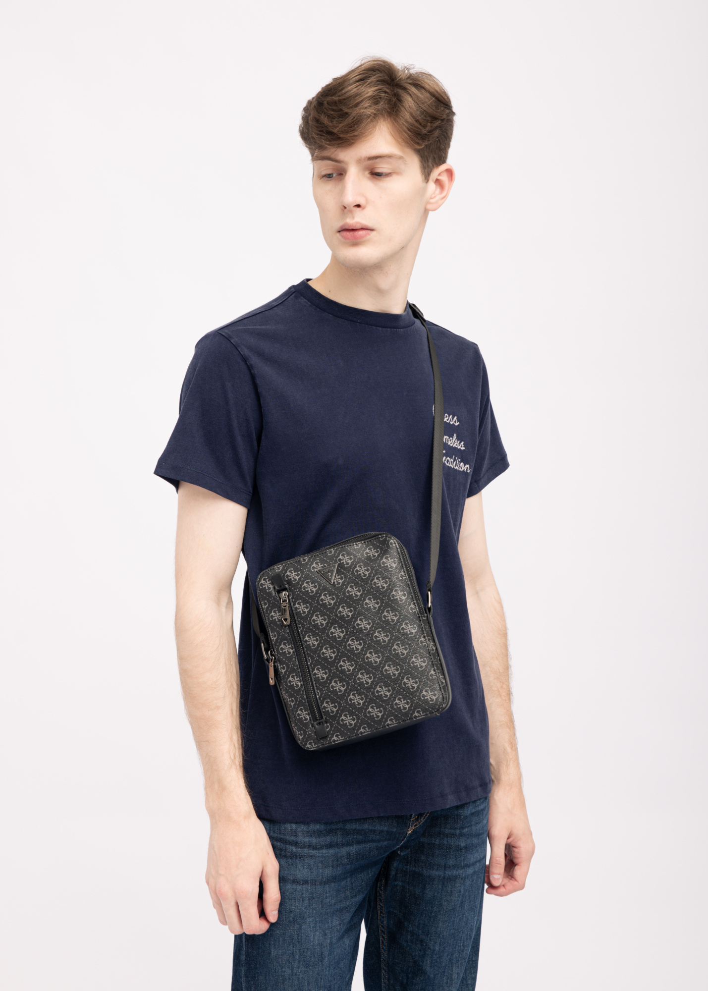 Футболка GUESS