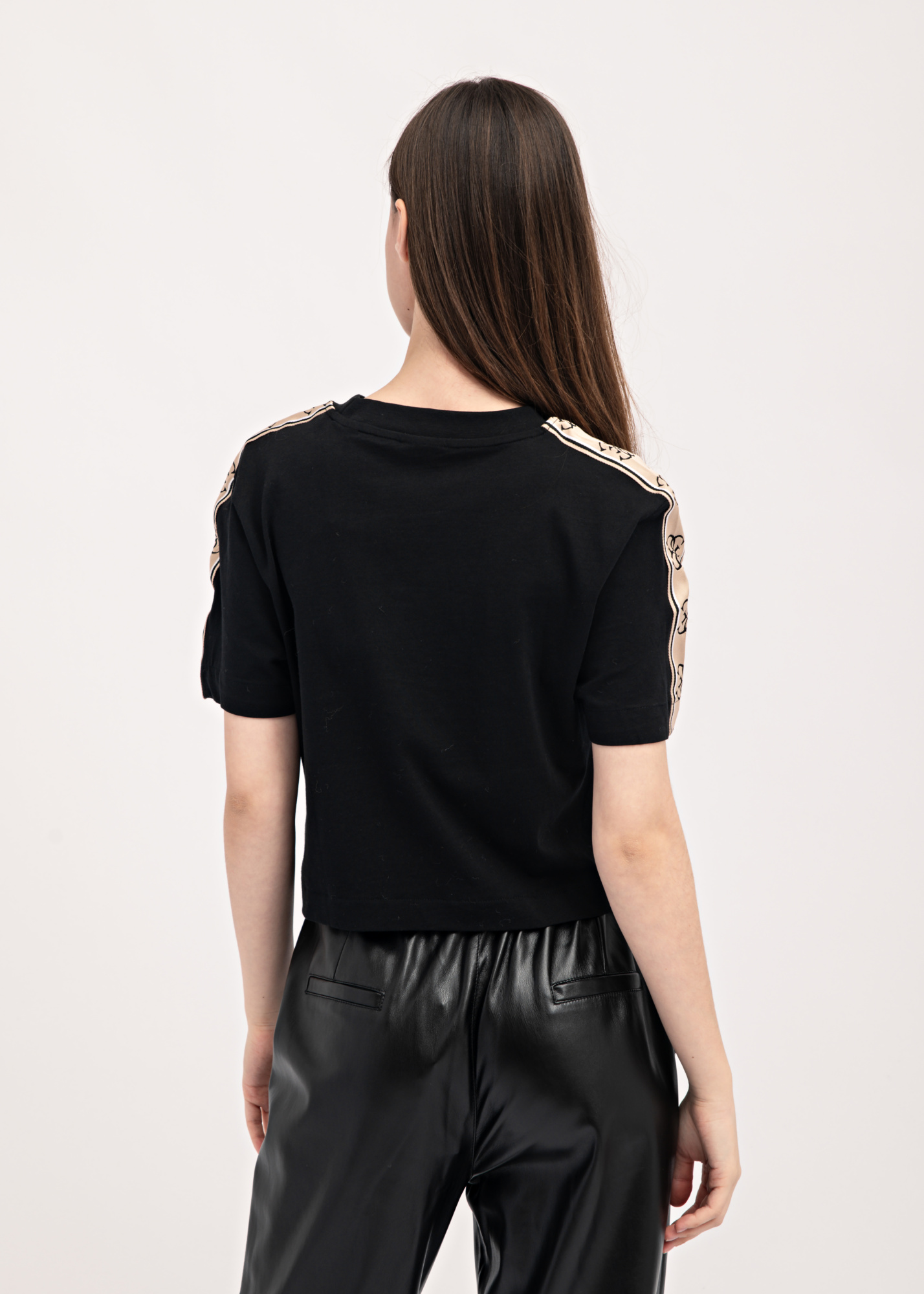 Футболка GUESS