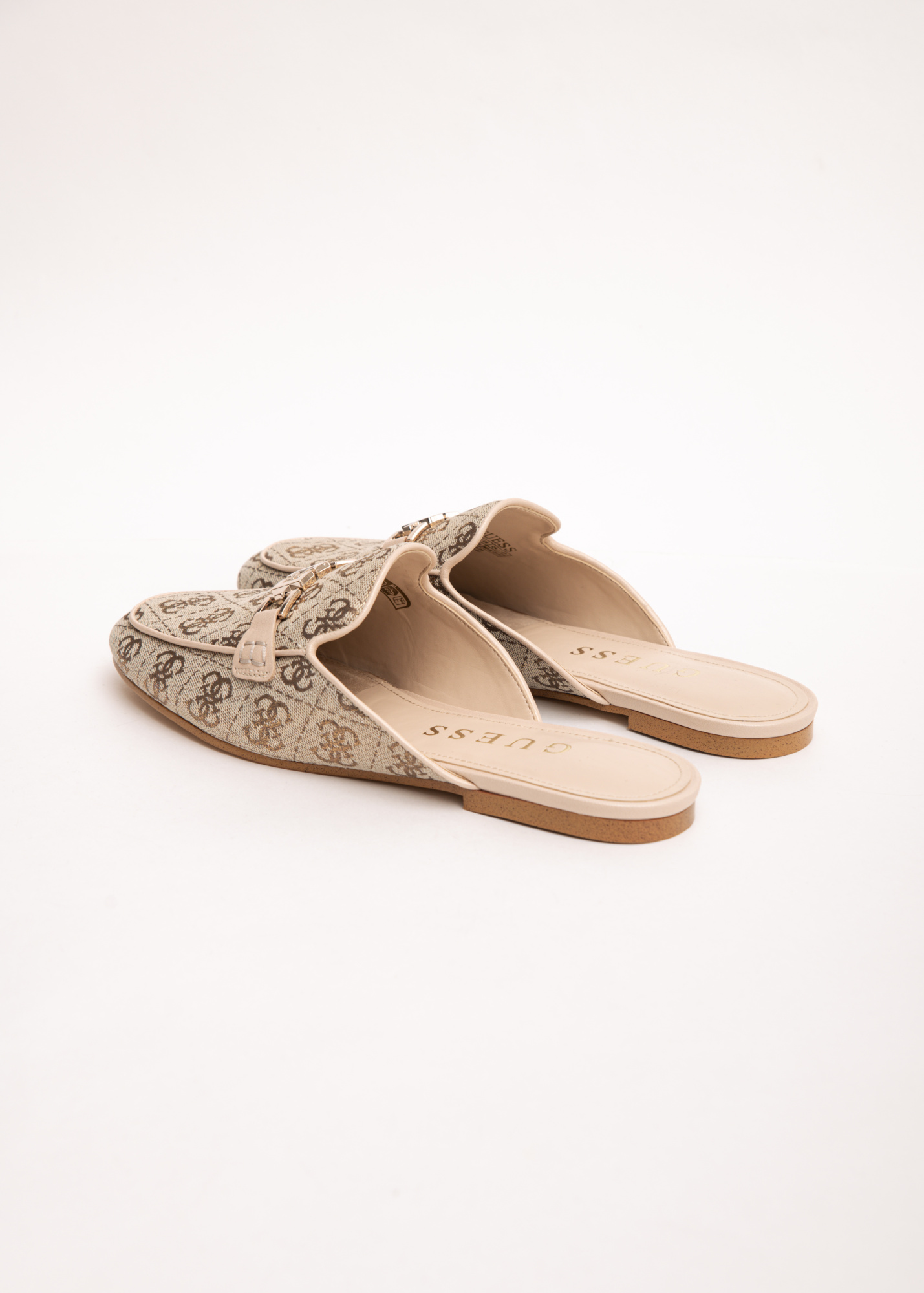 Сандалии GUESS