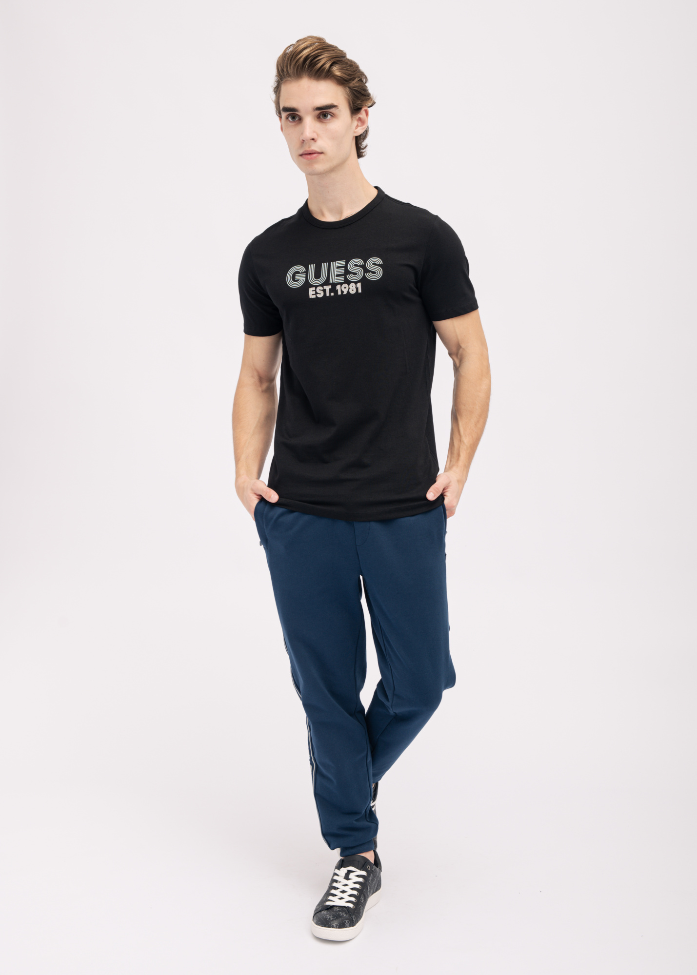Футболка GUESS