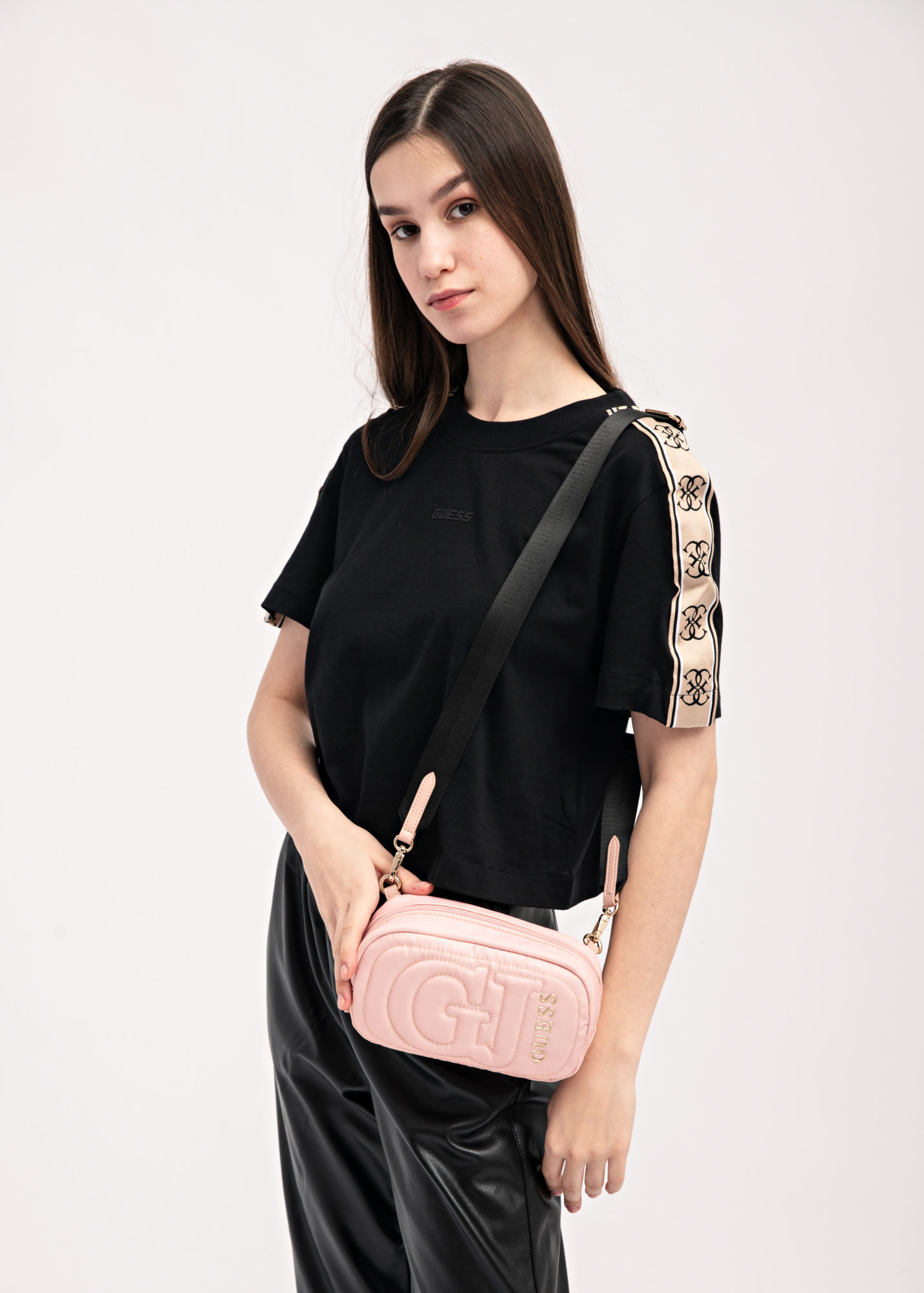 Футболка GUESS