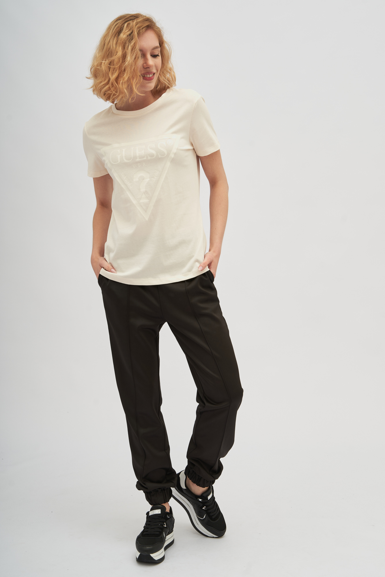 Футболка GUESS