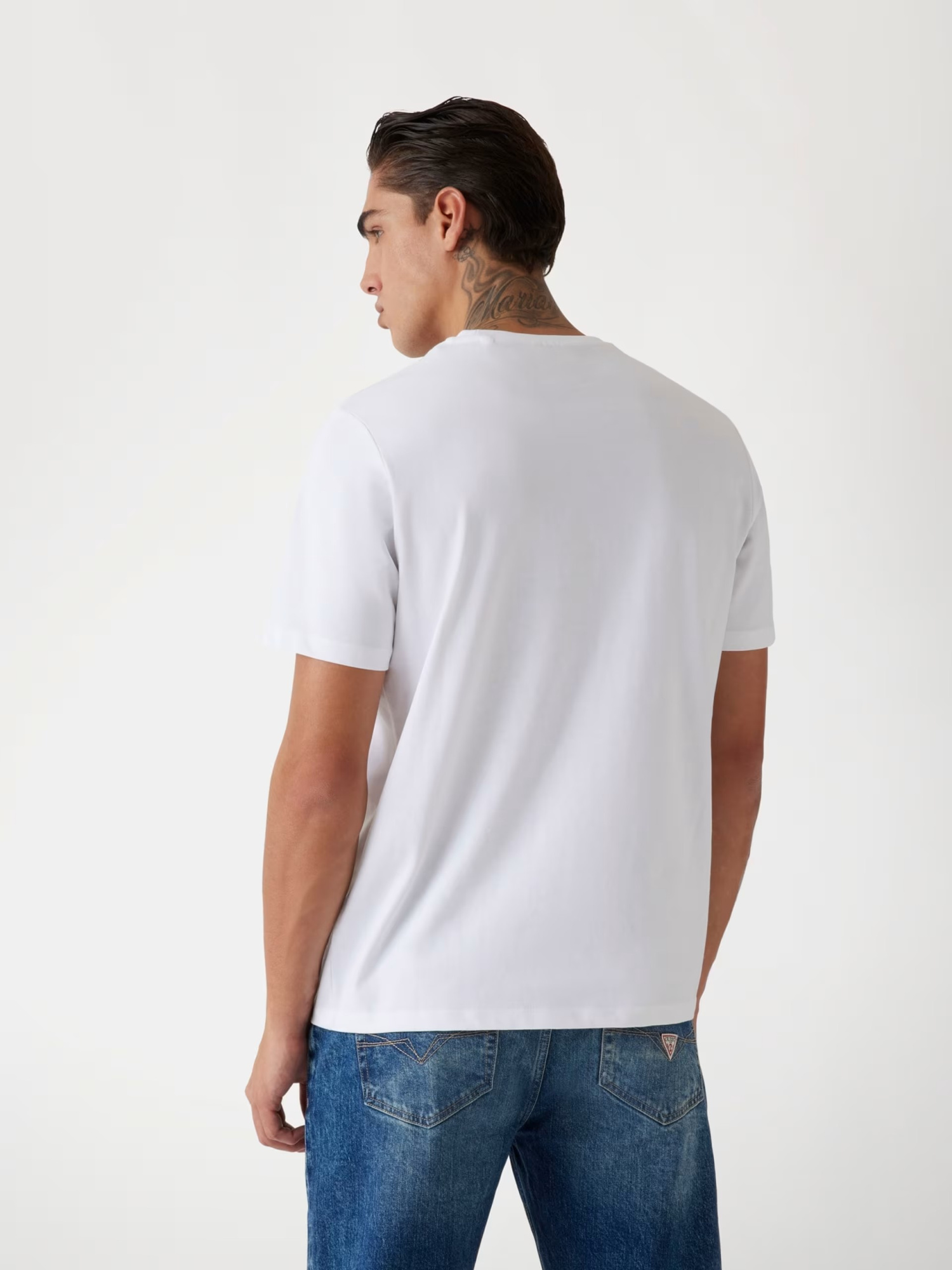 Футболка GUESS