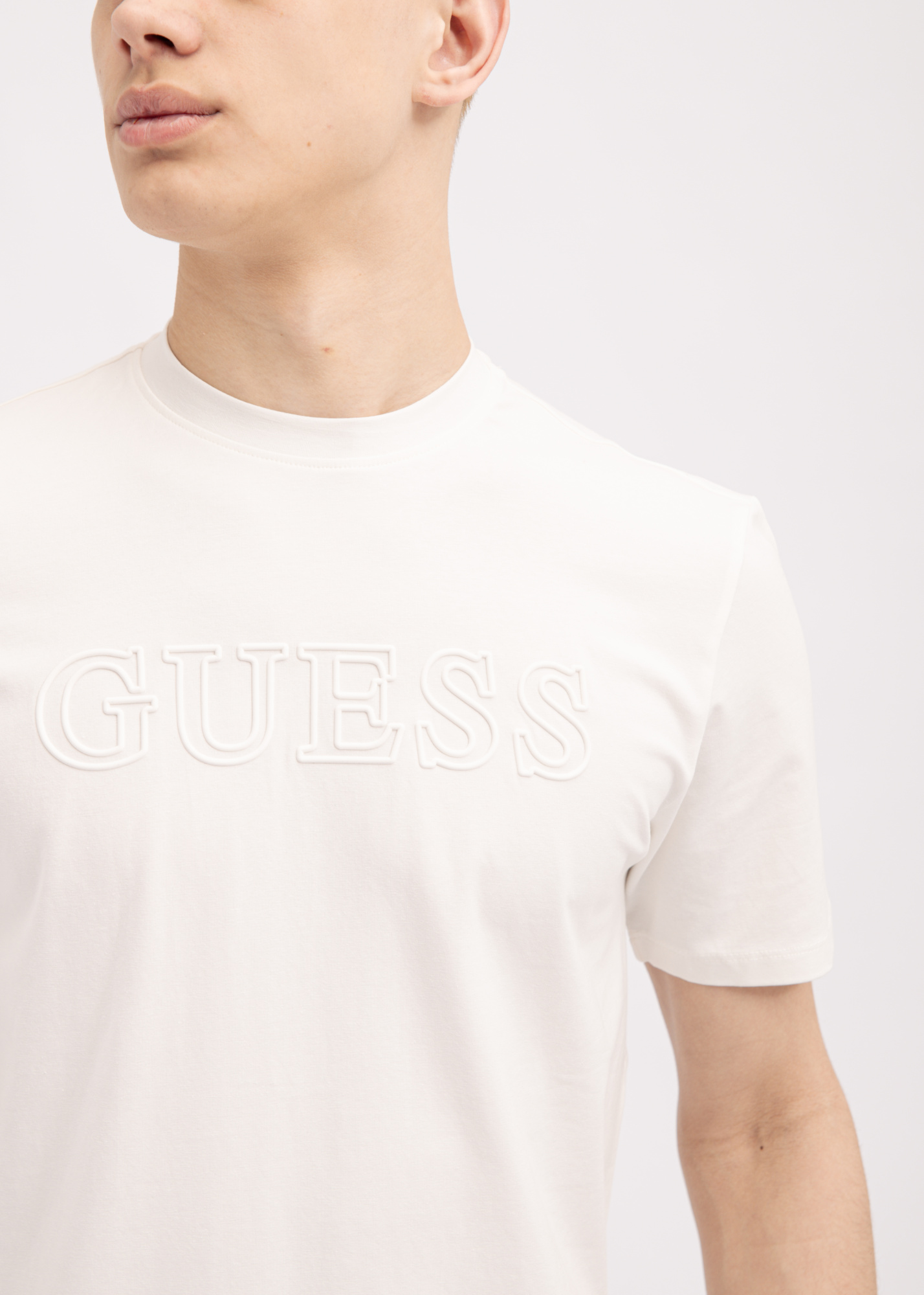 Футболка GUESS
