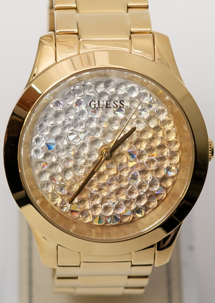 кепки, шапки, перчатки, платки,ремни GUESS