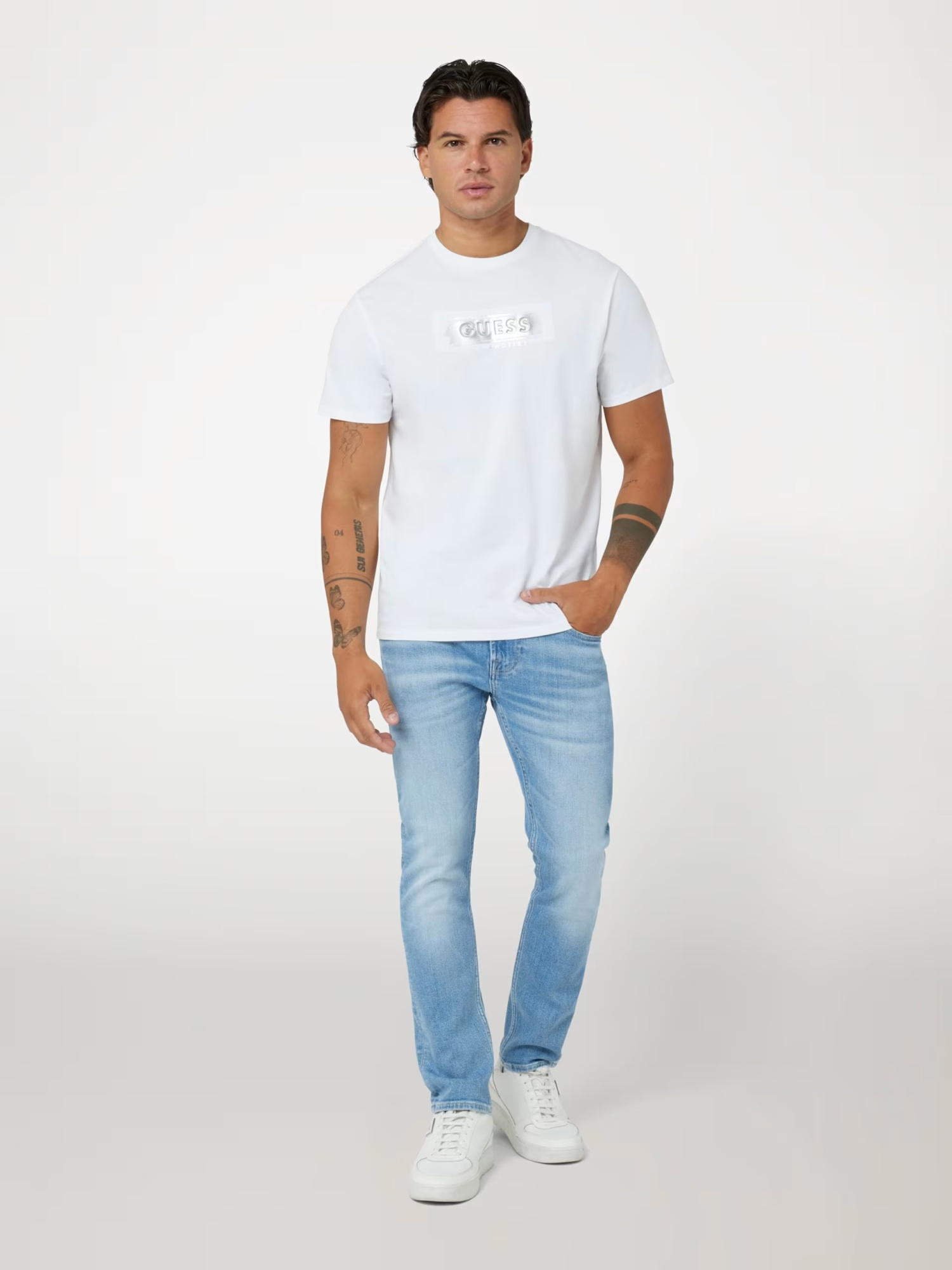 Футболка GUESS