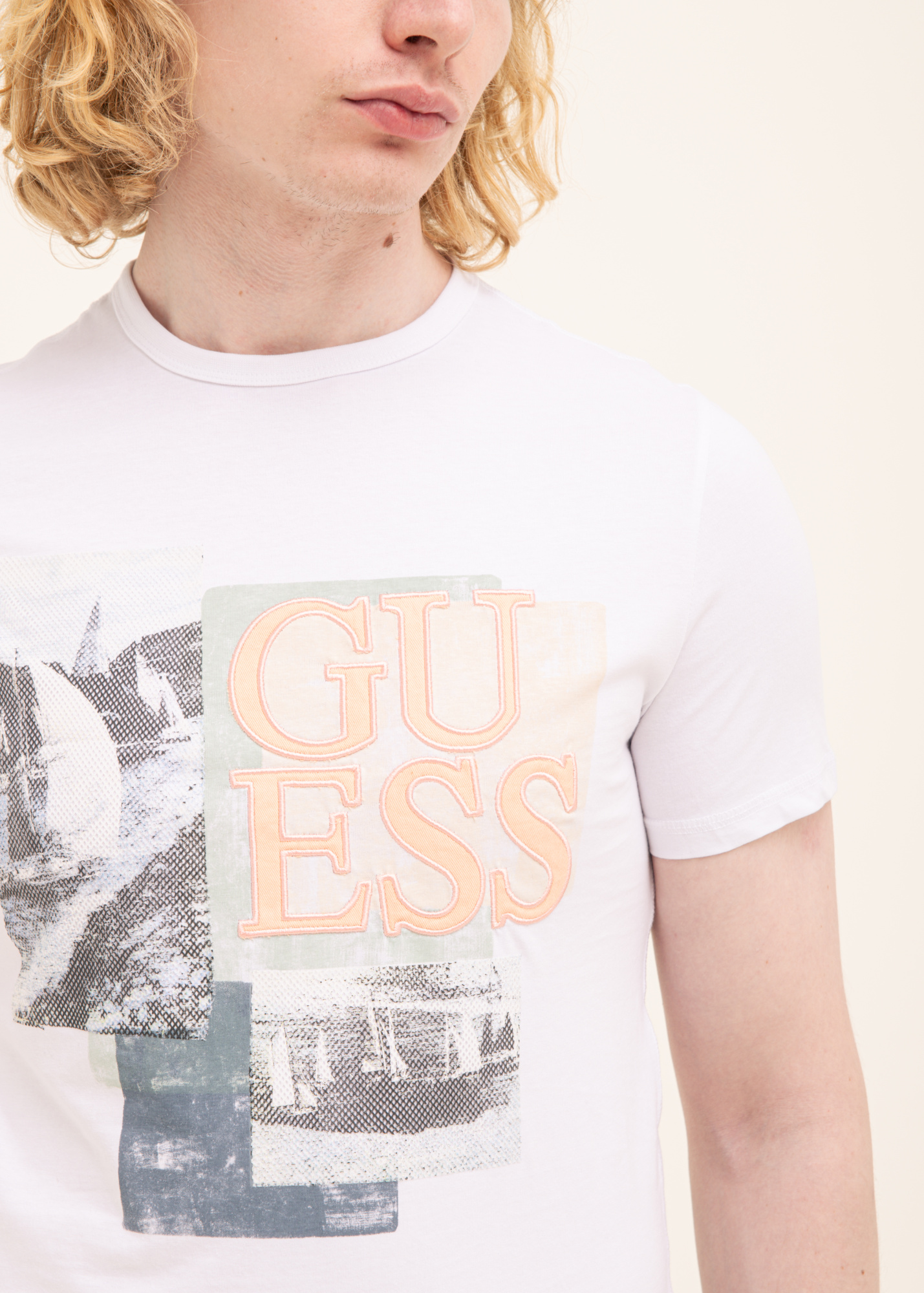 Футболка GUESS