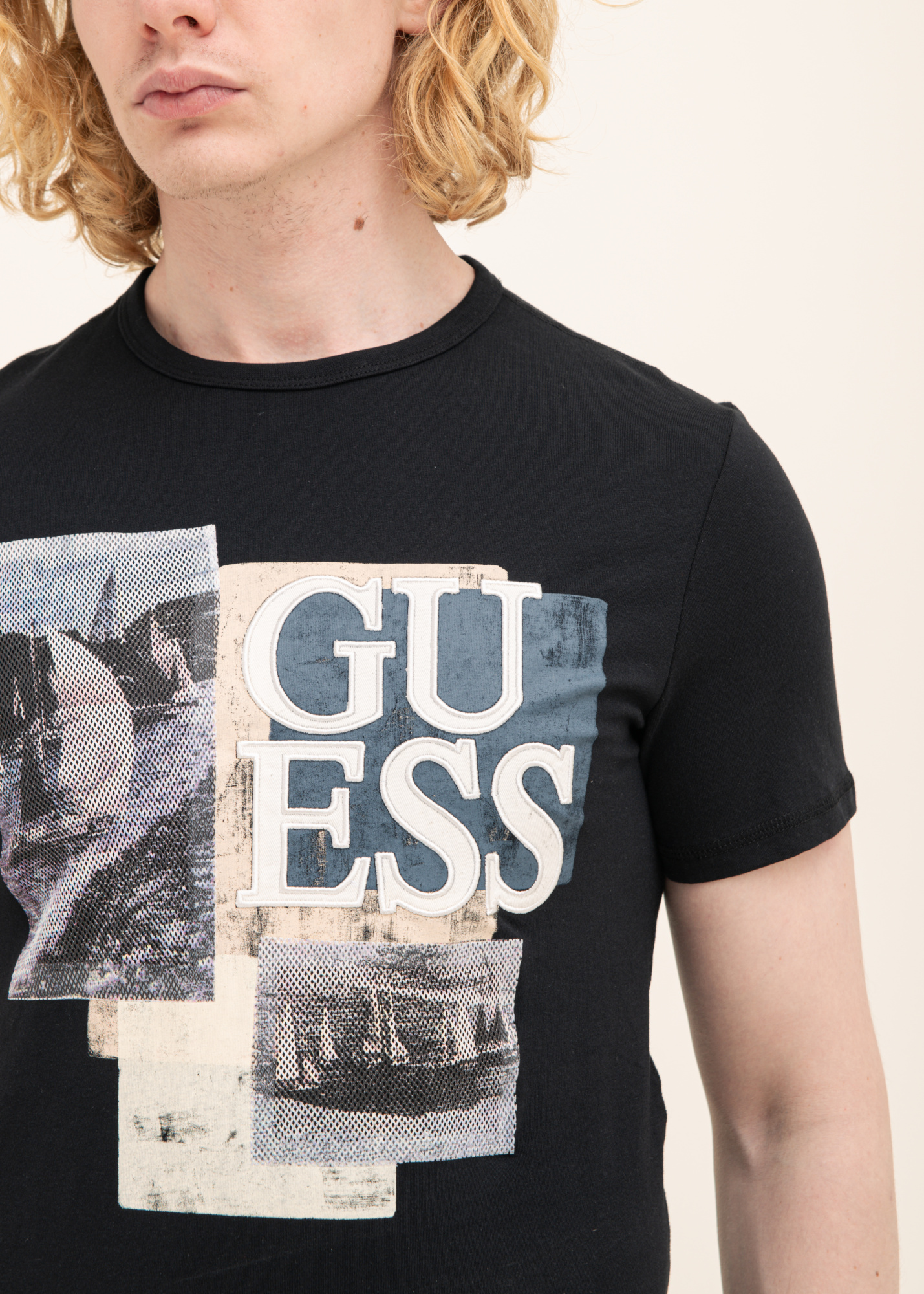 Футболка GUESS