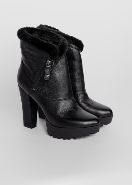 Ботинки GUESS