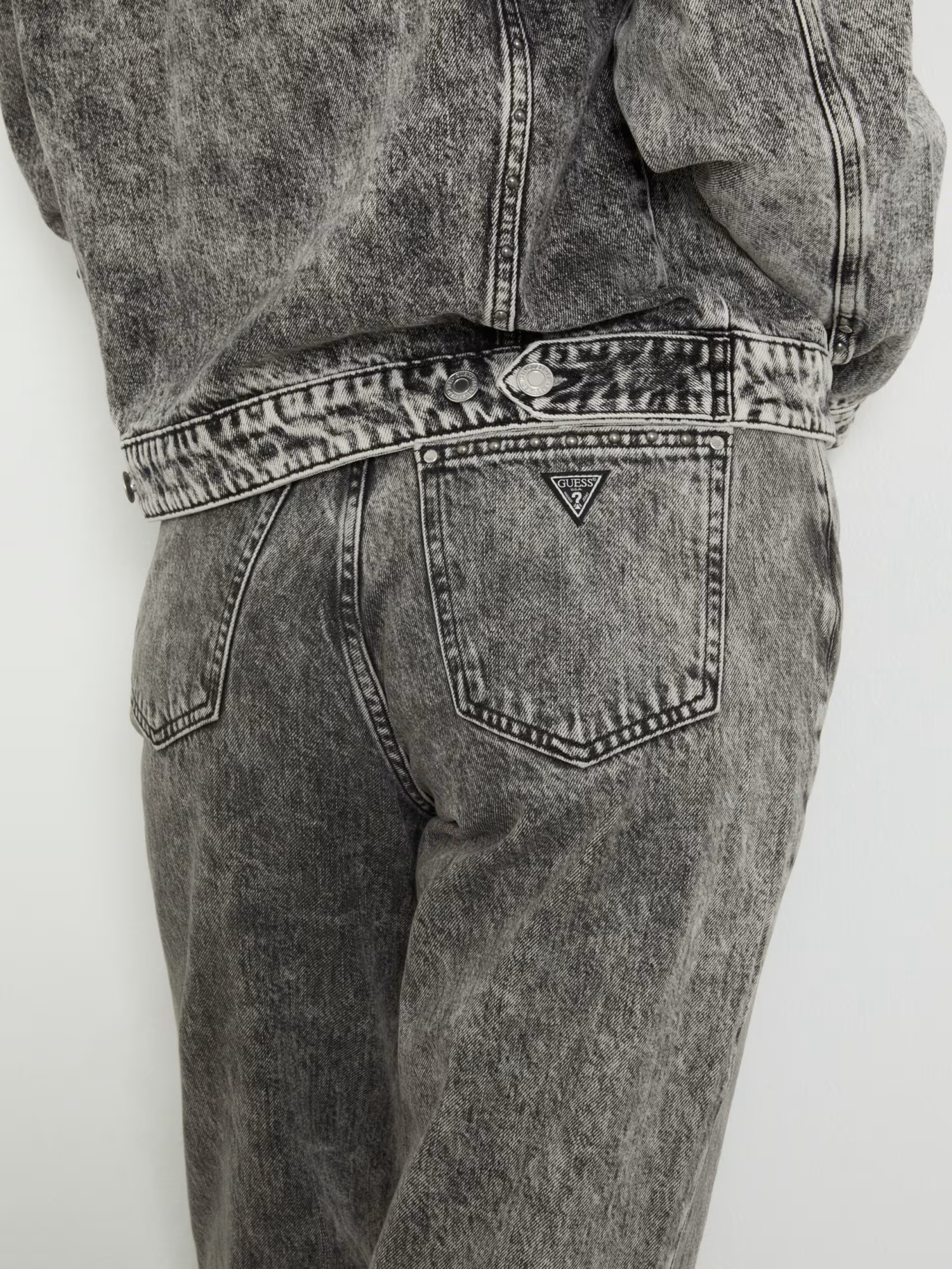 Джинсы GUESS