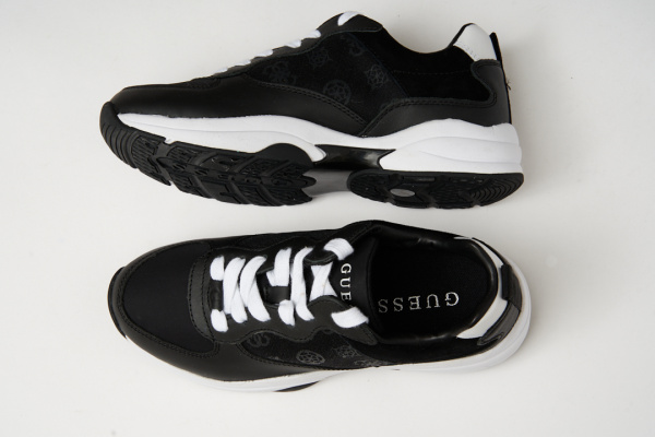 Кроссовки GUESS