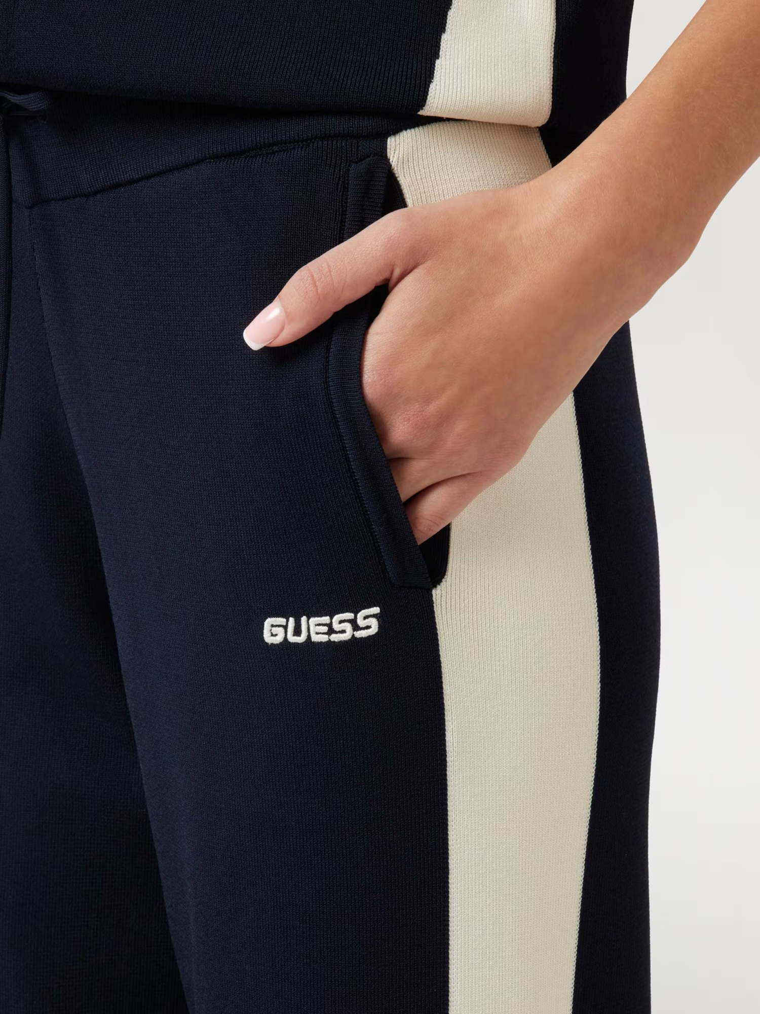 Брюки спортивные GUESS