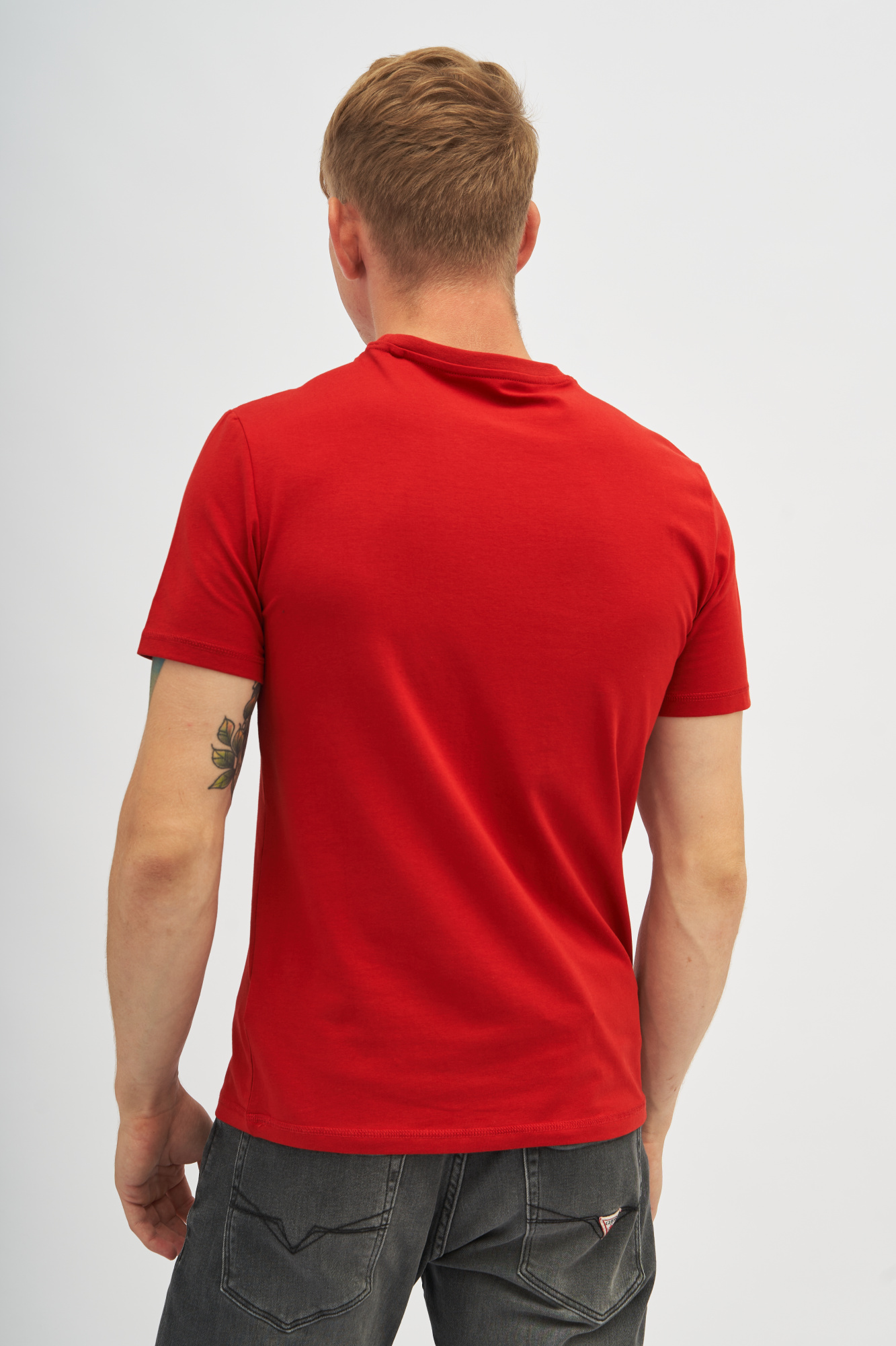 Футболка GUESS