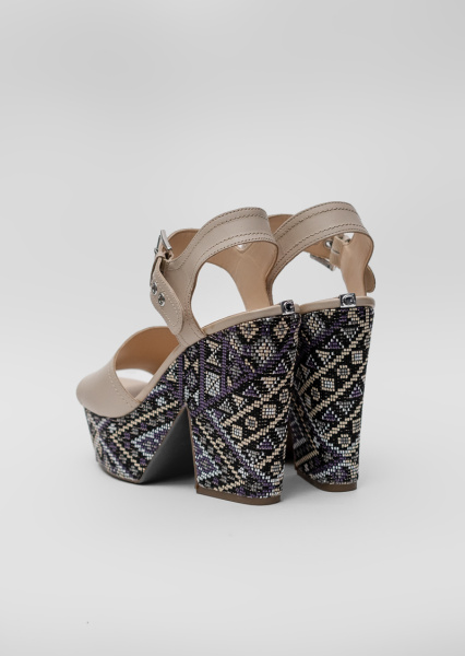 Босоножки GUESS