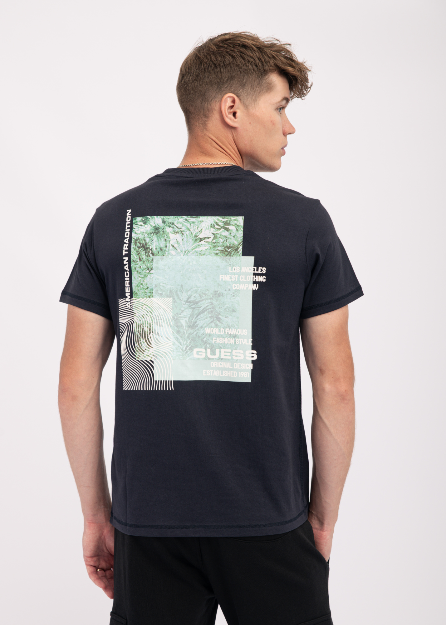 Футболка GUESS