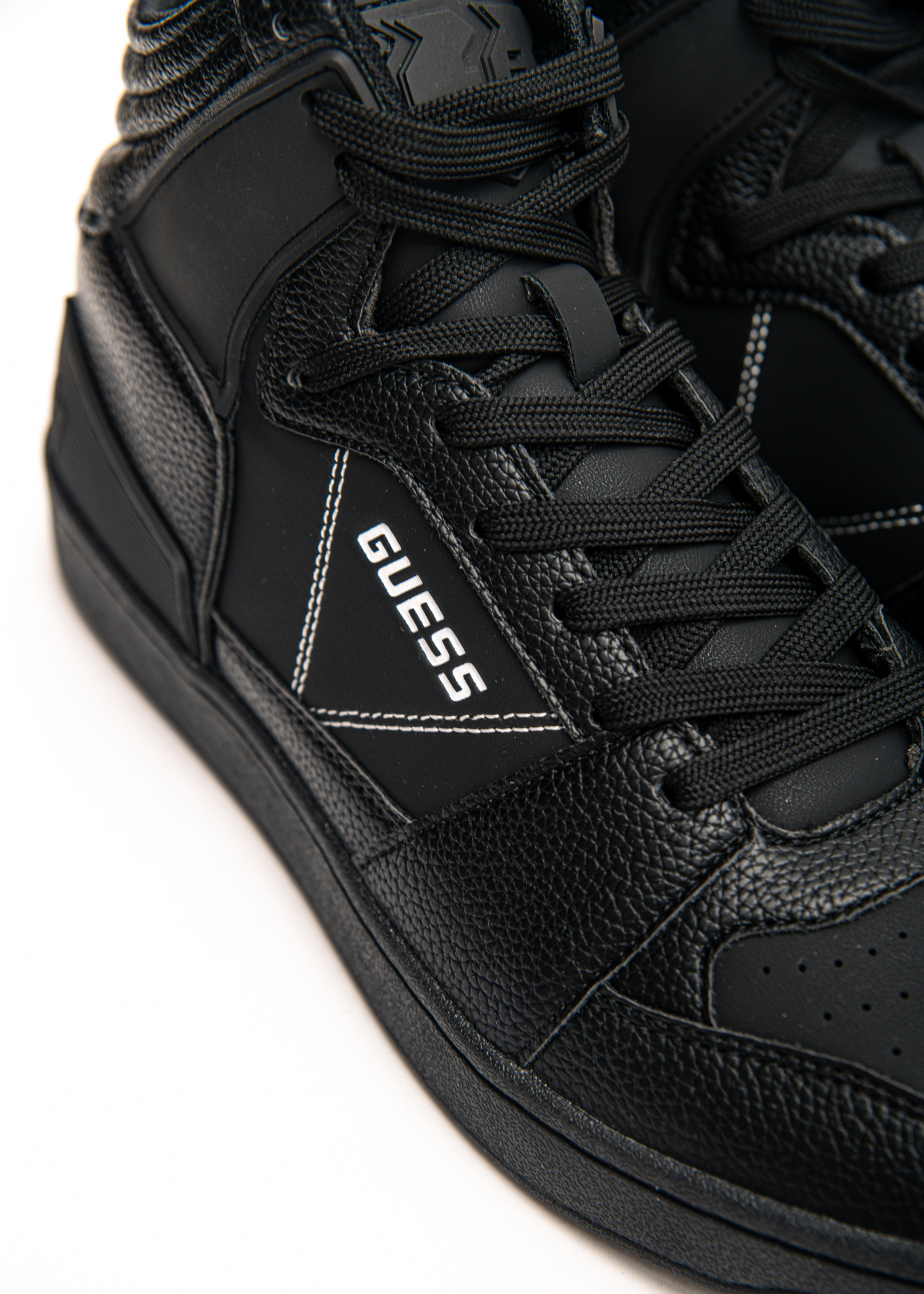 Кроссовки GUESS