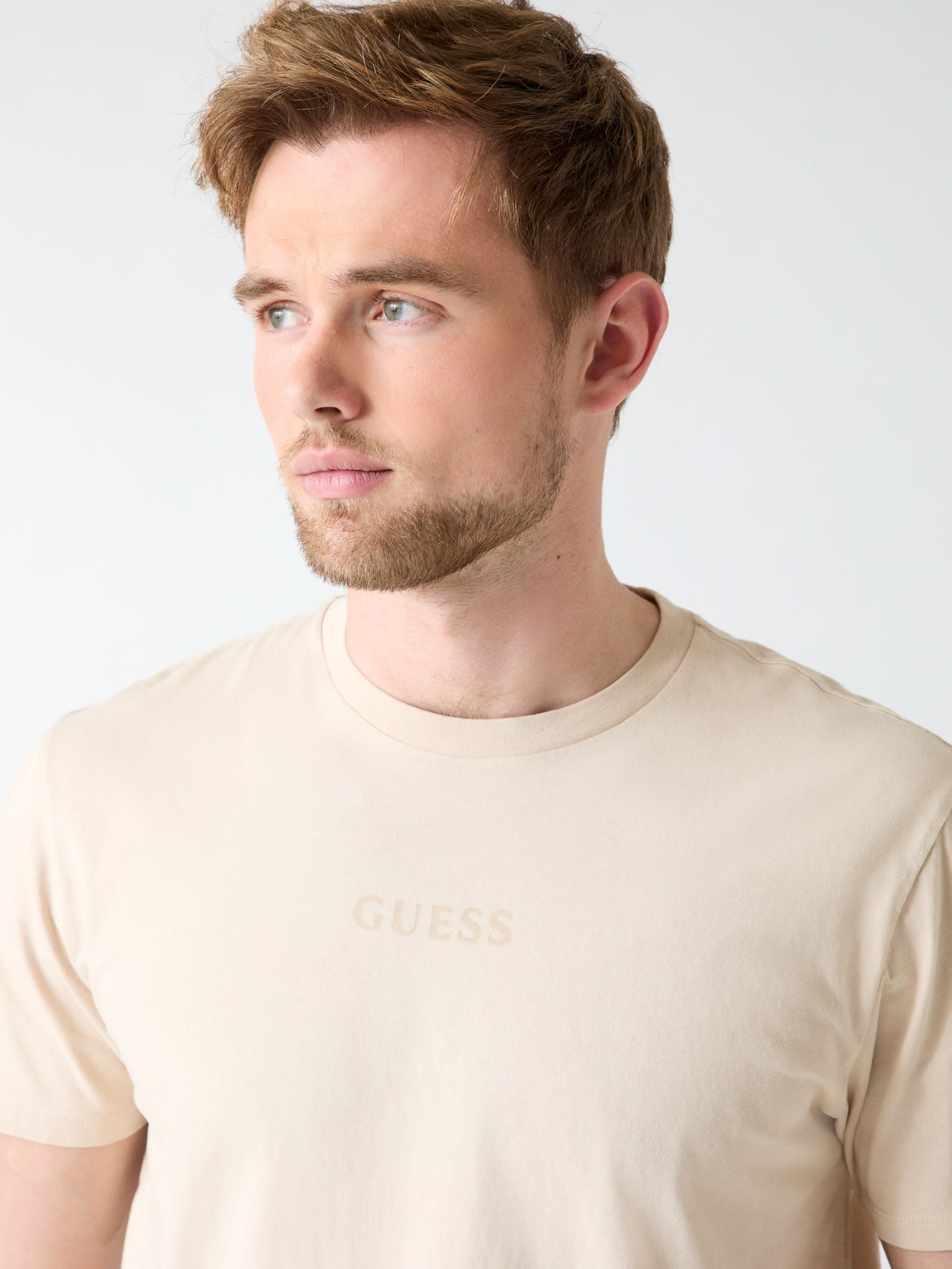 Футболка GUESS