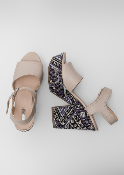 Босоножки GUESS